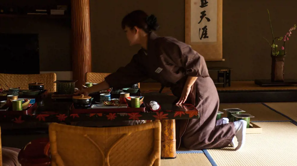 Som en del af den japanske oplevelse bor I på en ryokan i onsen-byen Kinosaki
