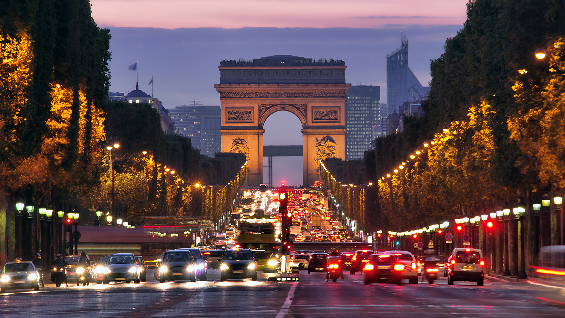 Paris, Champs Elysees Om Aftenen,Shutterstock 114479500 CUT