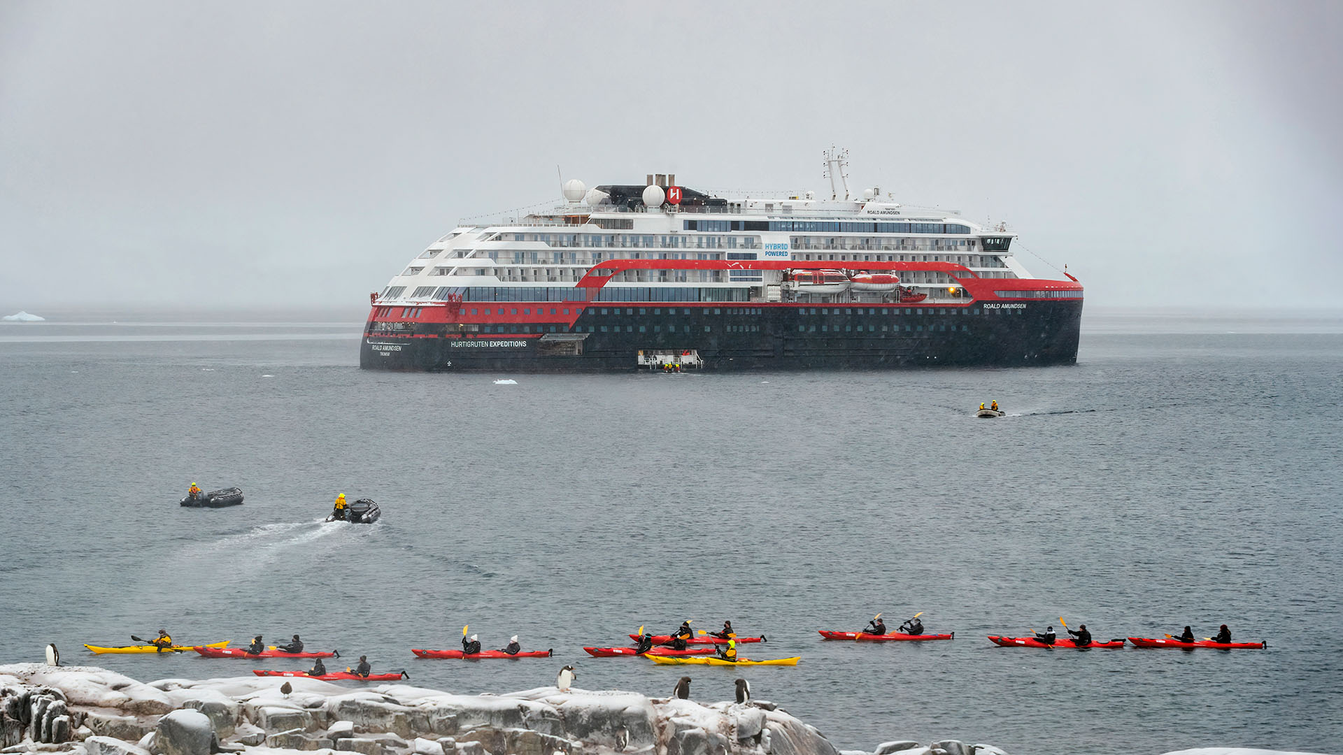Rejsen foregår med MS Roald Amundsen eller MS Fridtjof Nansen