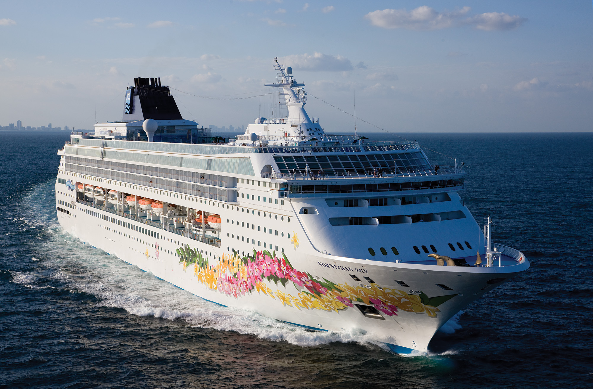 Med et krydstogt i Afrika får du både luksus ombord og eventyr på land