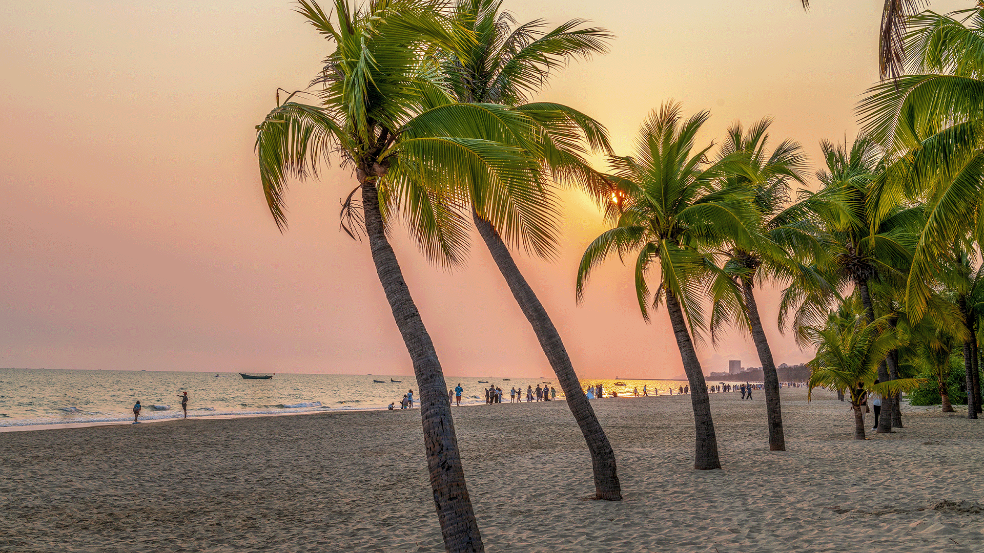 Krydstogt i Kina på øen Hainan byder på tropiske paradisstrande ved Sanya Bay