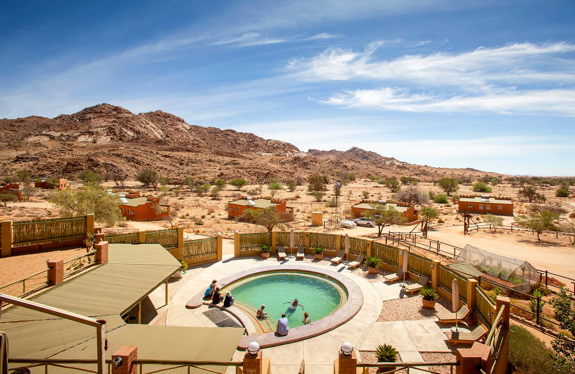 Bo på håndplukkede lodges og campingpladser som ved Desert Horse Inn og Campsite
