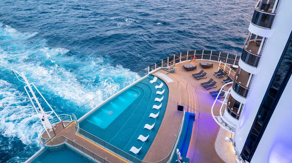 Pools på bagsiden af skibet