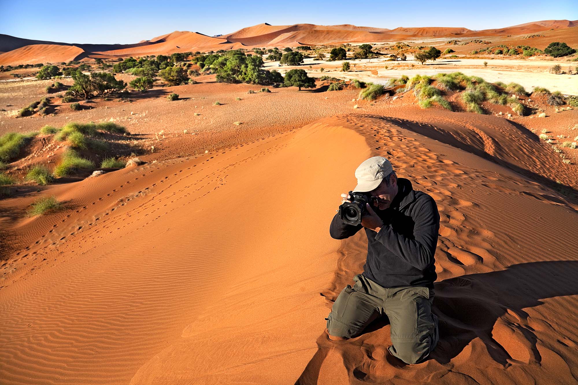 Safari i Namibia med Sossusvleis røde sanddyner er en magisk oplevelse
