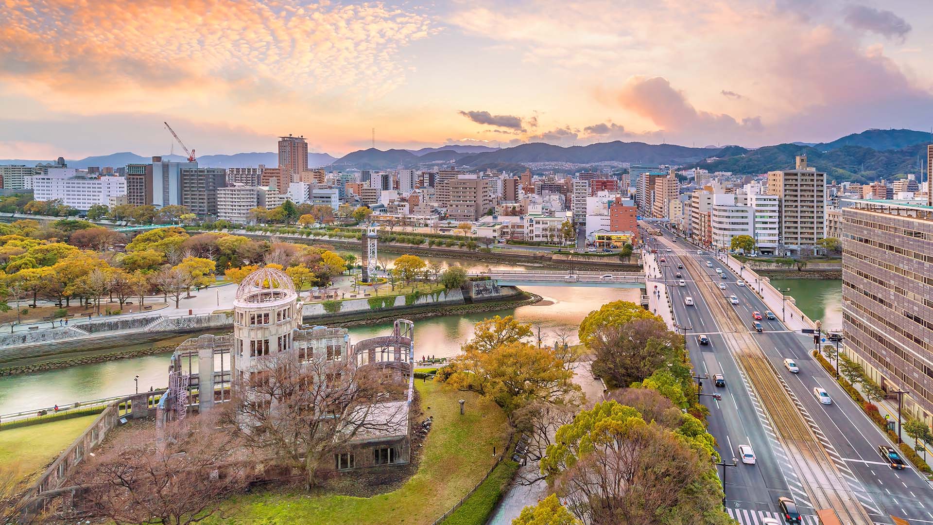 I Hiroshima kan I bl.a. se Atomic Bomb Dome, der står som et bevis på atombomben fra 1945