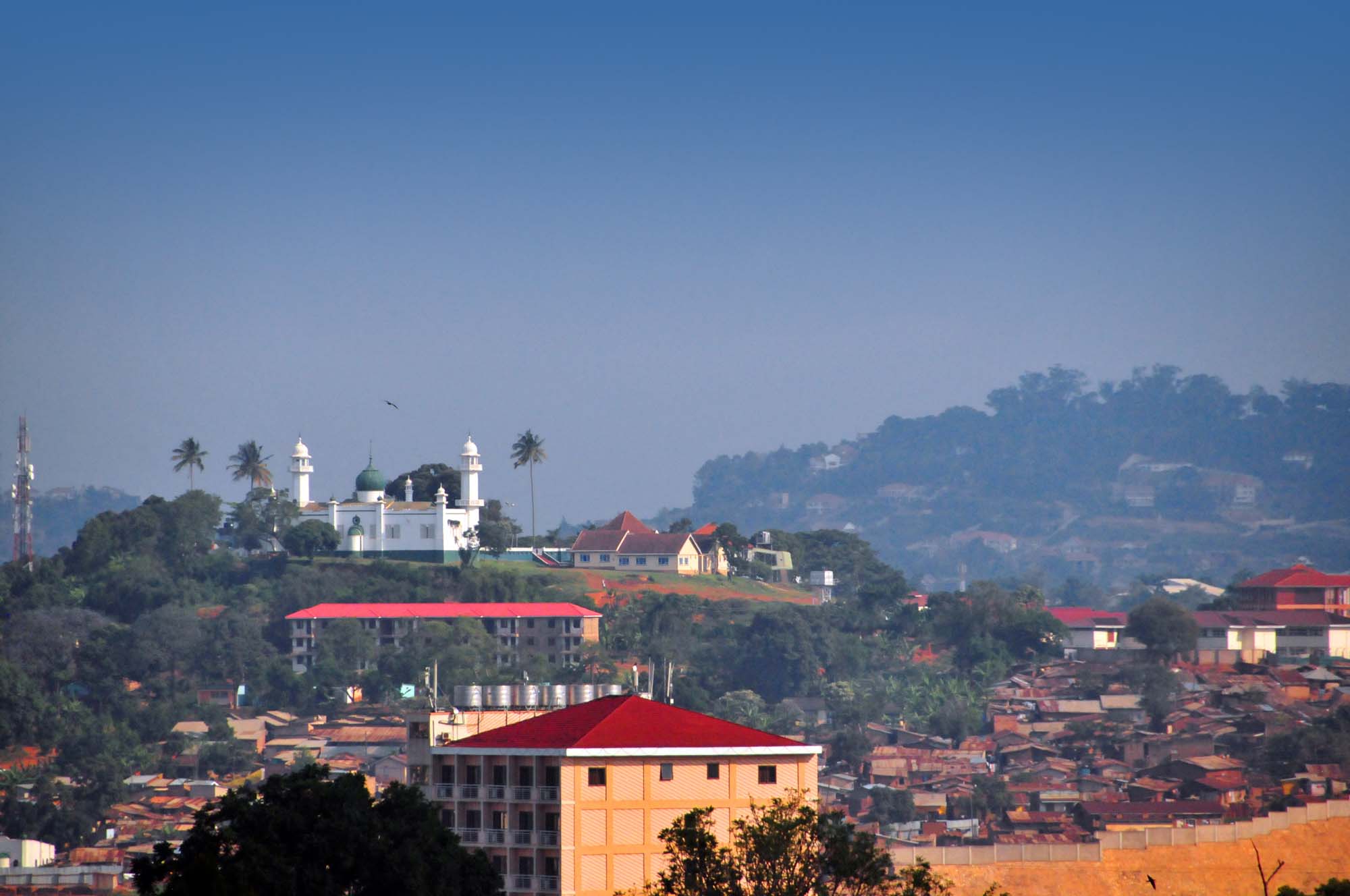 Uganda-Kampala-Hilltop-moske-iStock-453932425