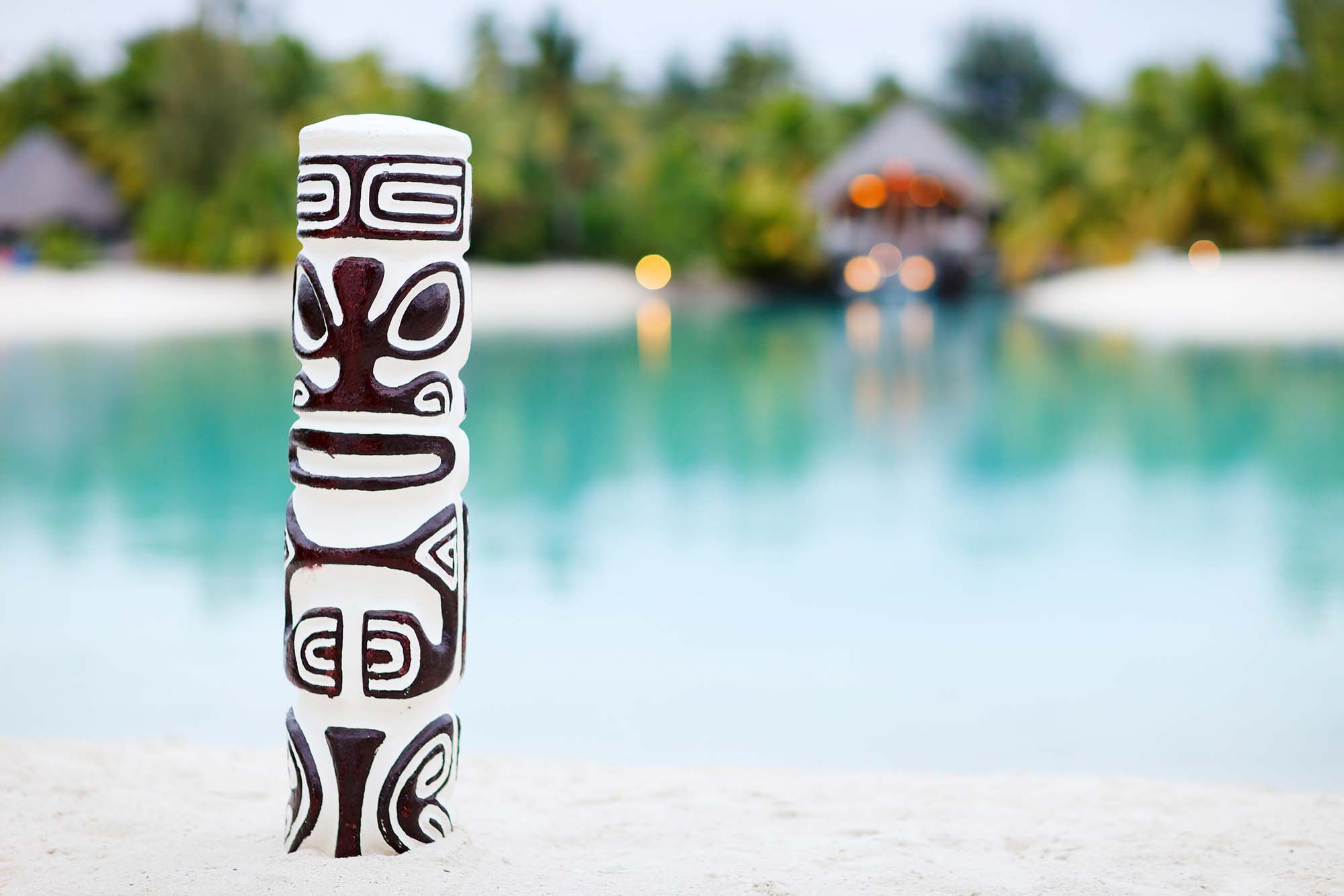 Mærk øens rige historie og polynesiske arv på din Bora Bora-rejse.