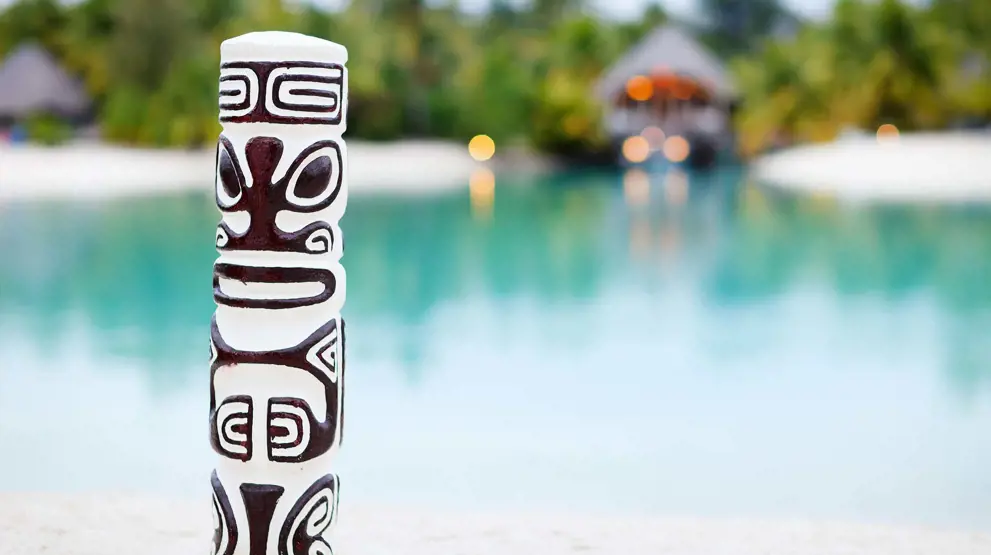 Mærk øens rige historie og polynesiske arv på din Bora Bora-rejse.