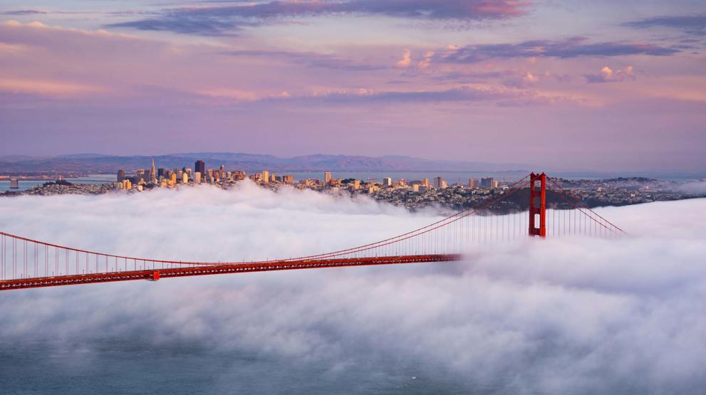 Golden Gate Bridge indhyllet i tåge i San Francisco