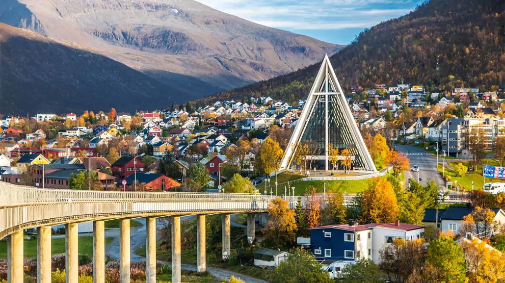 Fantastiske krydstogter til Norge - Oplev Tromsø med den flotte Ishavskatedral