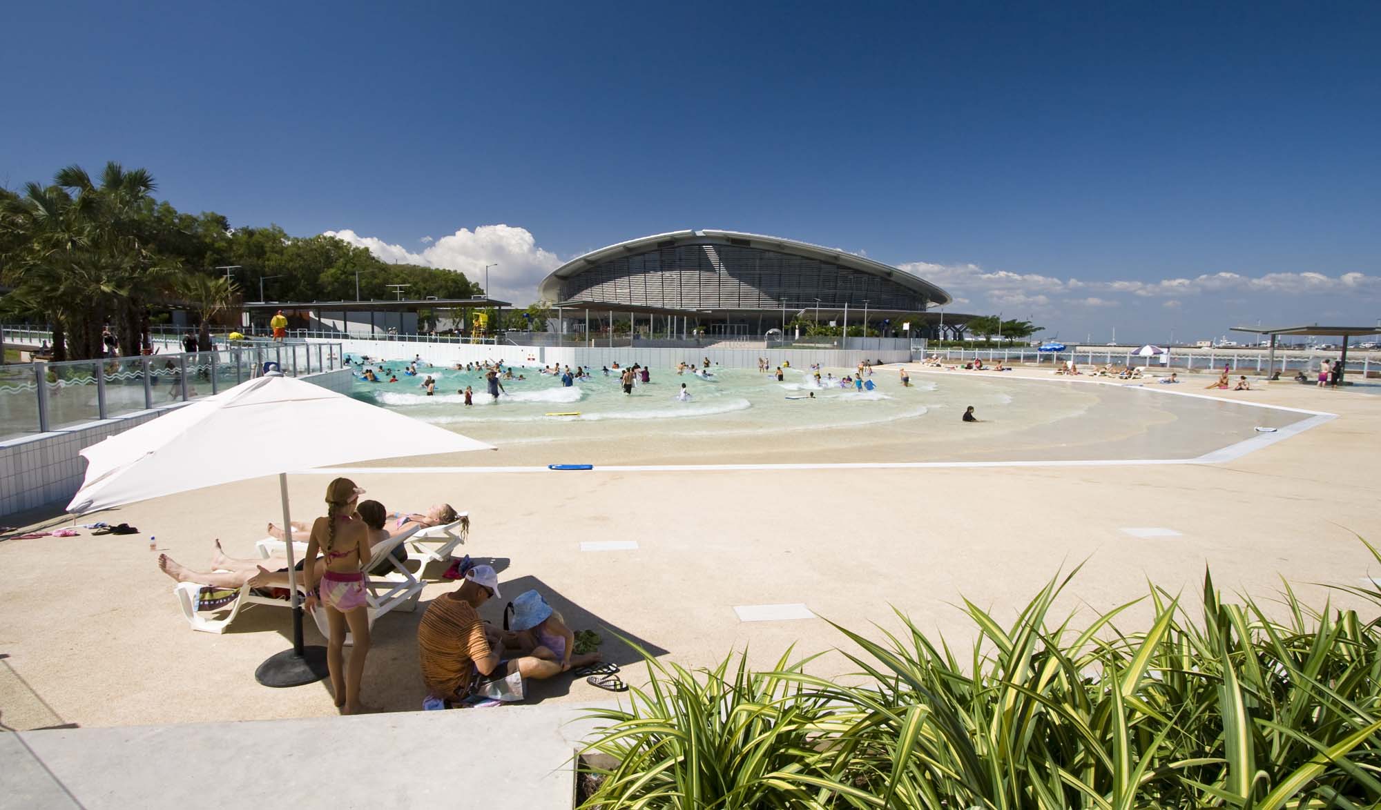 australia-darwin-wave-pool-iStock_000016450001