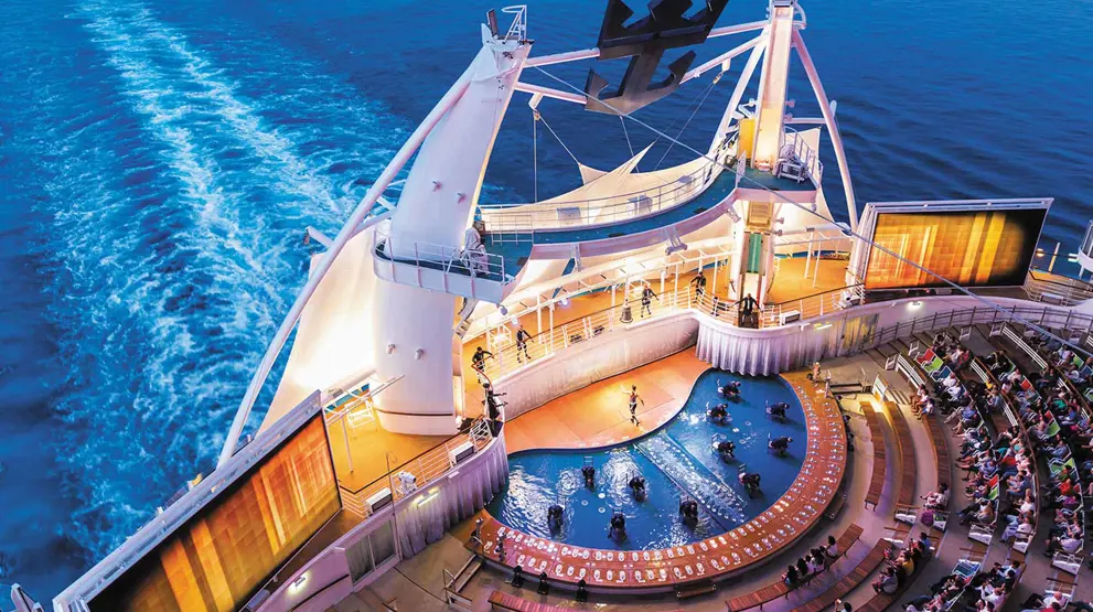 Royal Caribbean er bl.a. kendt for imponerende shows, som kan nydes ombord.
