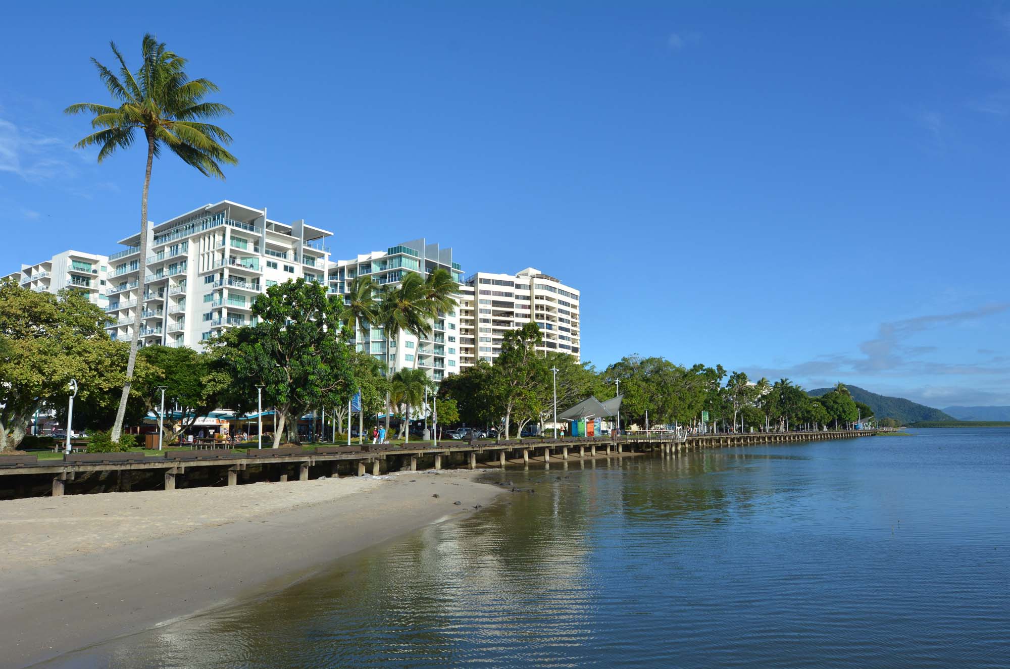 australia-cairns-waterfront-shutterstock_413952418