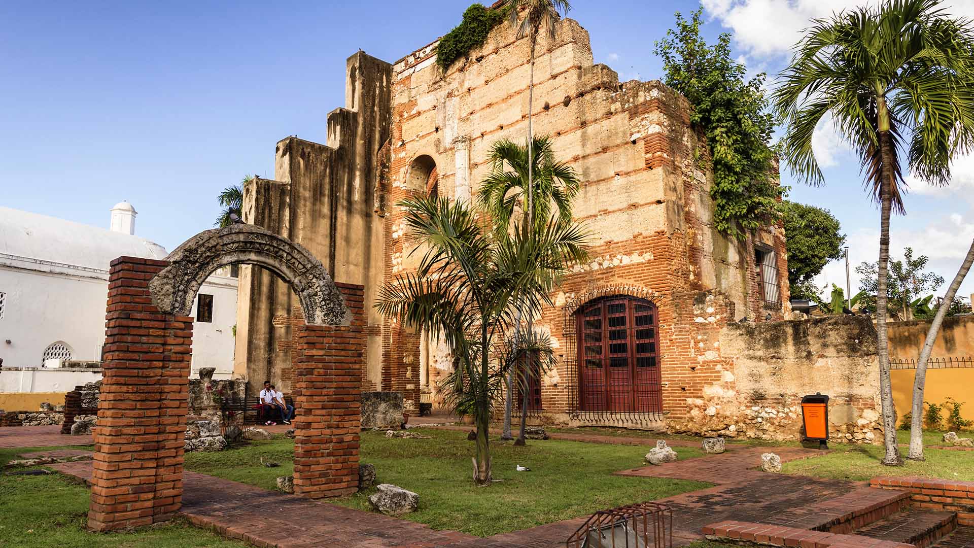 Glæd jer til historisk sightseeing på cykel i Santo Domingo