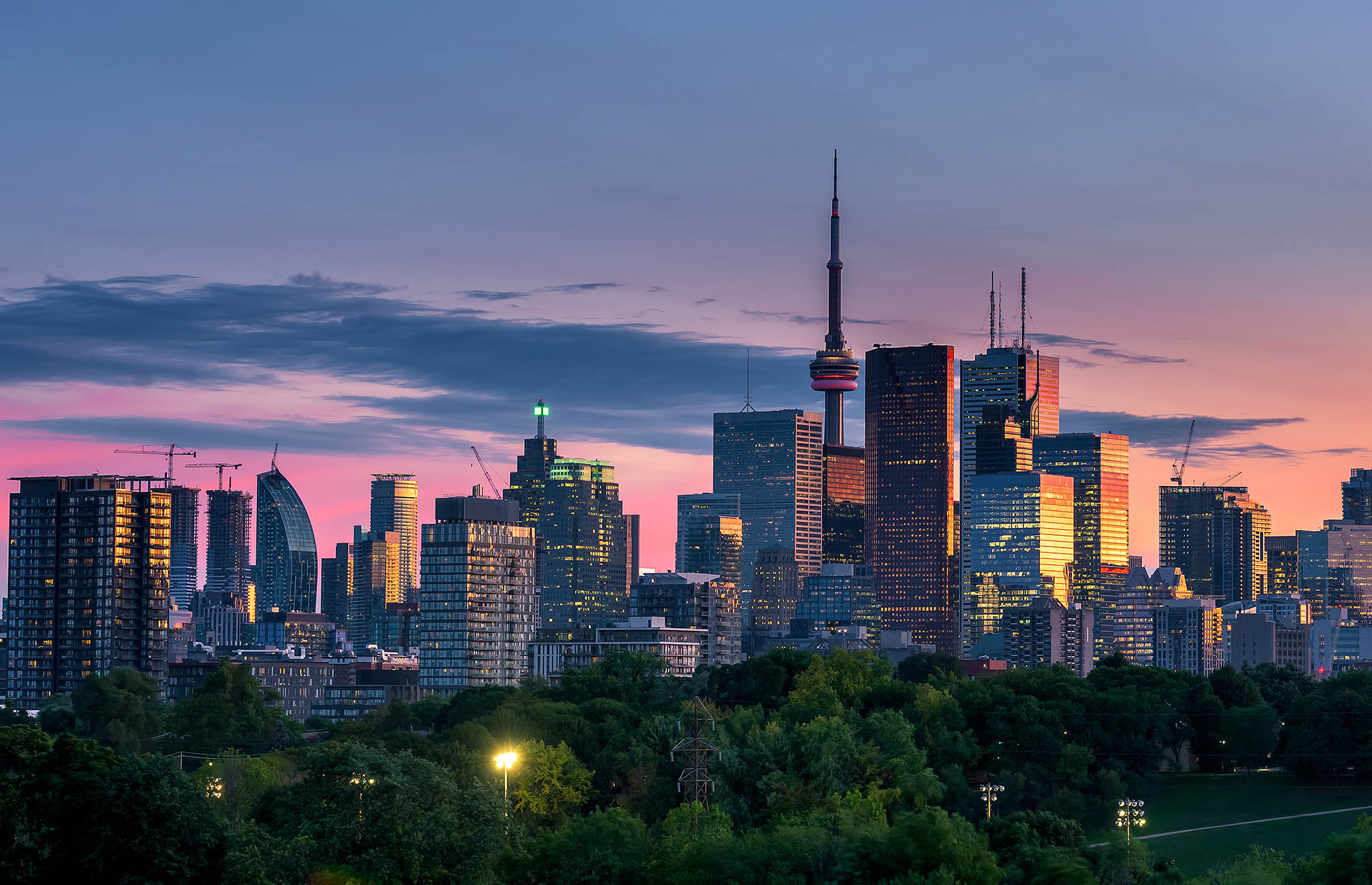 Toronto er som et mindre New York med sine skyskrabere og multikultur.