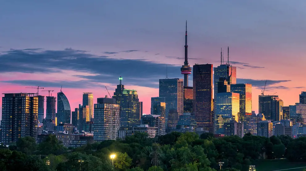 Toronto er som et mindre New York med sine skyskrabere og multikultur.