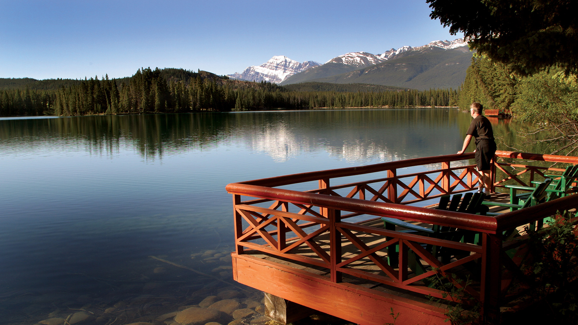 Bo i ét med naturen på en isoleret lodge i bjergene. Foto: Banff Lake Louise Tourism.