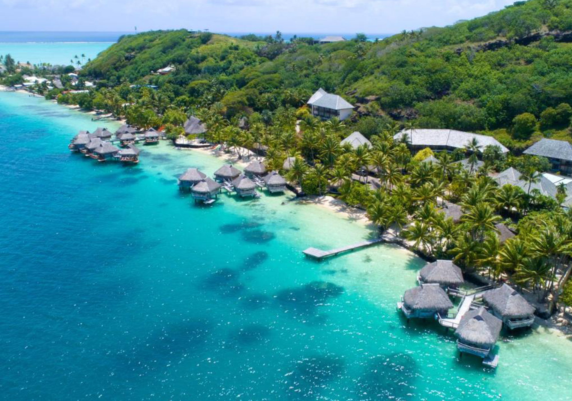 På Bora Bora kan I bo helt ned til vandet - eller endda på vandet!