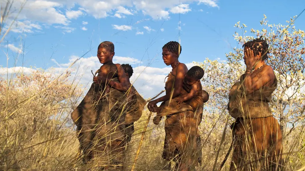 Mød lokalbefolkningen på din rejse til Botswana, her ses San-folket.