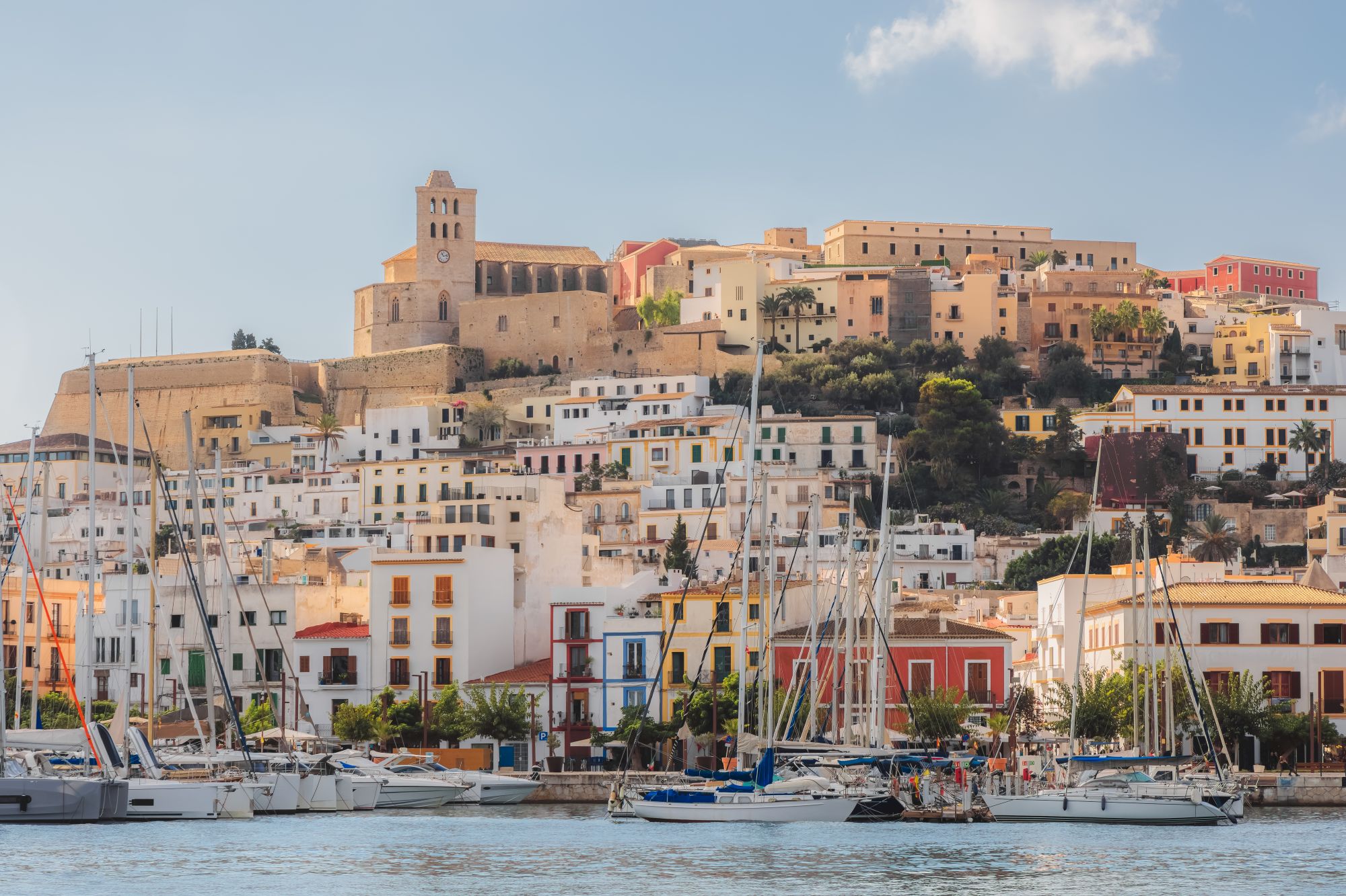 Old Town Ibiza set fra havsiden