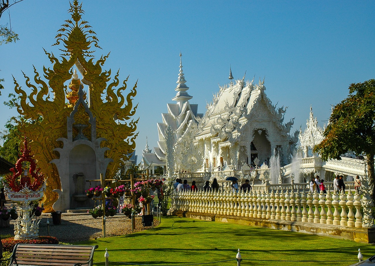 Besøg Det Hvide Tempel i Chiang Rai på din rejse til Nordthailand.