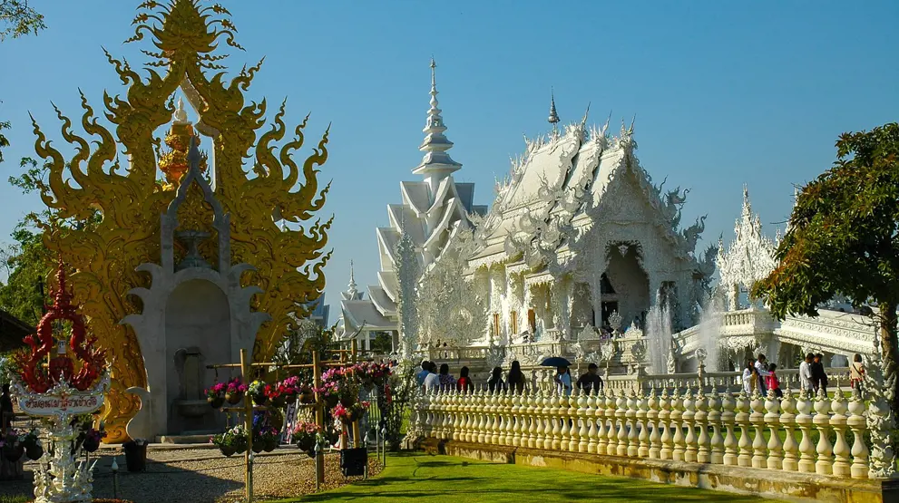 Besøg Det Hvide Tempel i Chiang Rai på din rejse til Nordthailand.