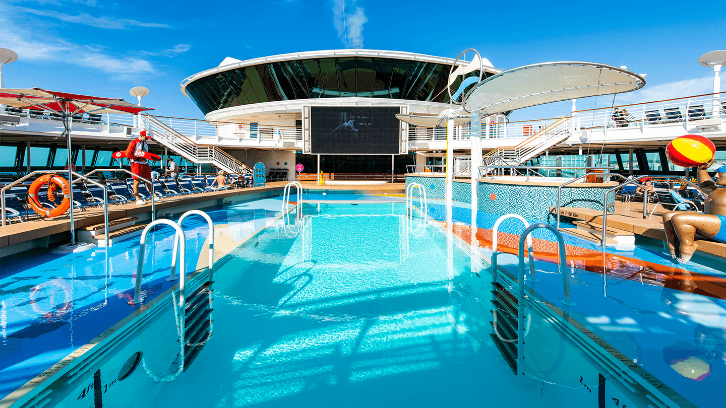 Slap af i en af skibets pools | Jewel of the Seas