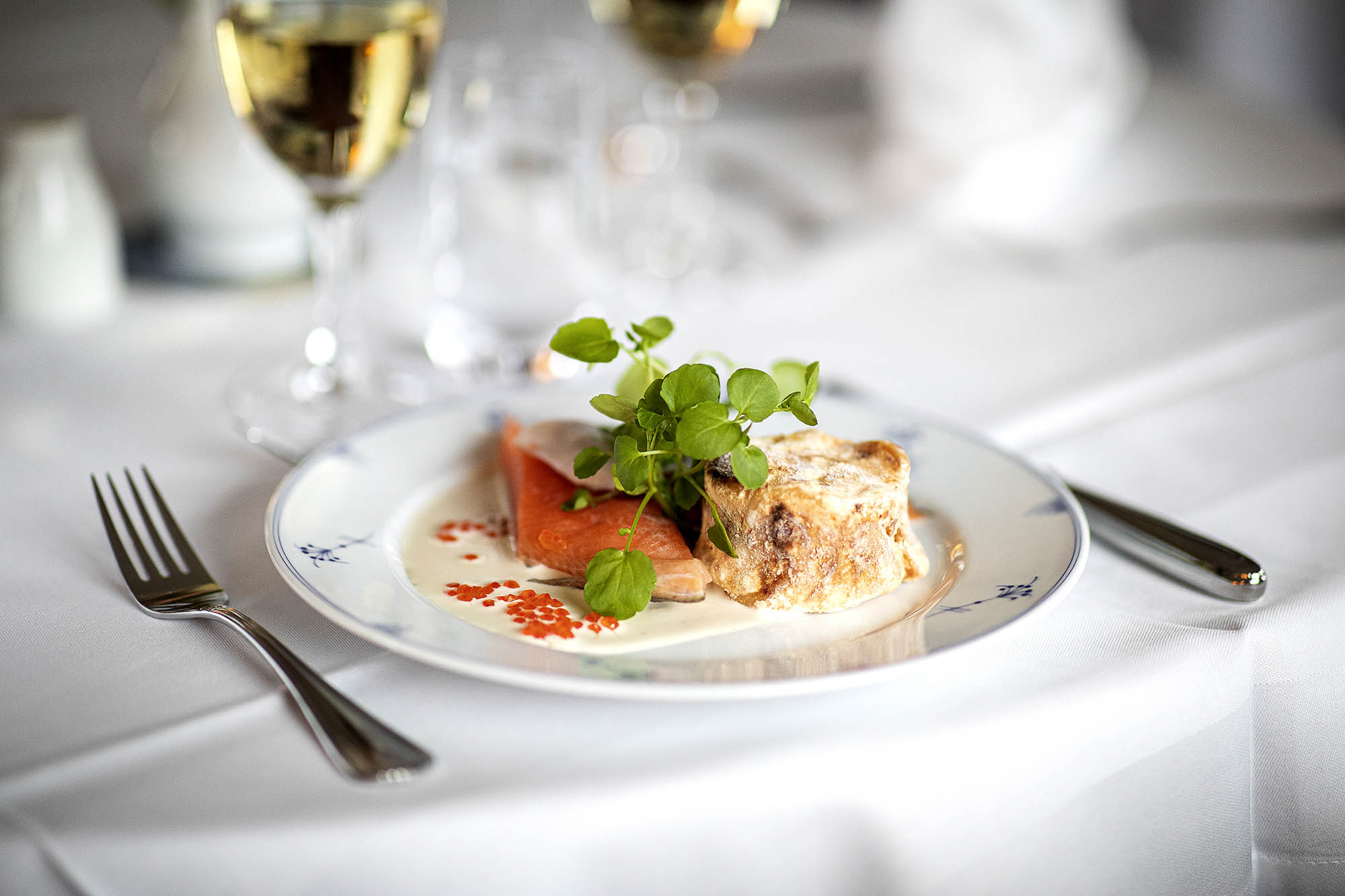 Maden ombord er tilberedt af skibets egen kok med sans for smag og sæson