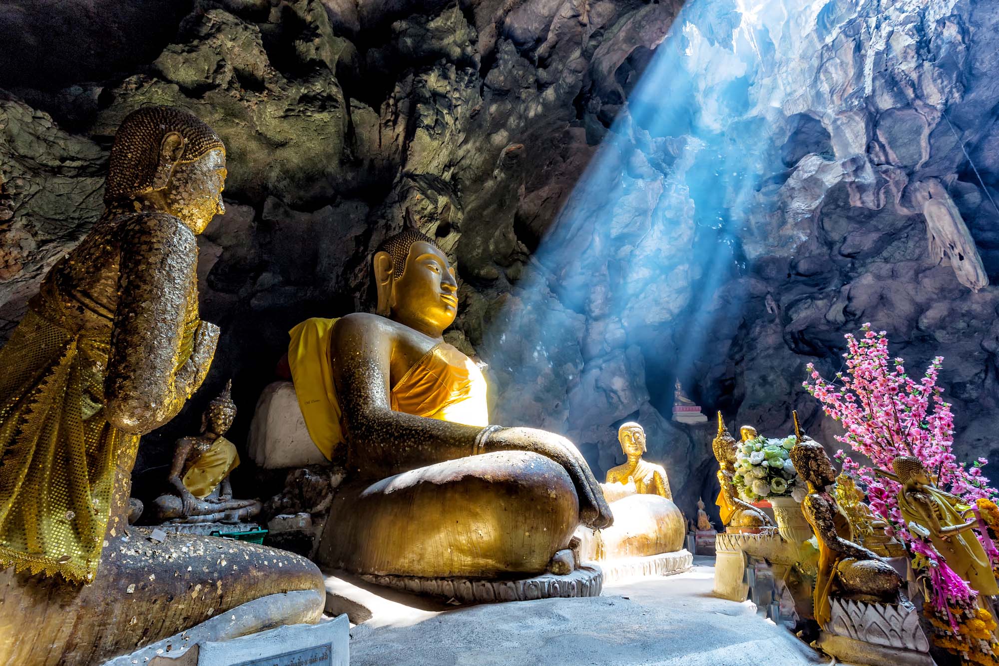Se de fantastiske huletempler i Dambulla med masser af buddhastatuer