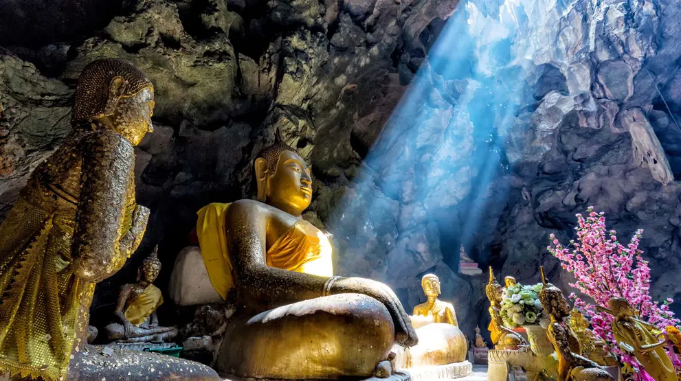 Se de fantastiske huletempler i Dambulla med masser af buddhastatuer
