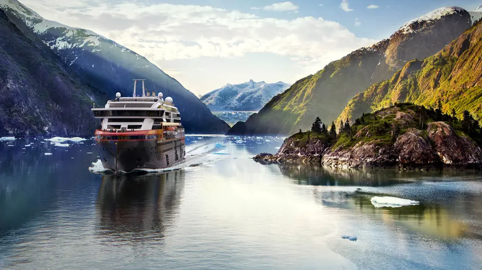 Krydstogter langs Norges kyst byder på enestående landskaber | Foto: Hurtigruten
