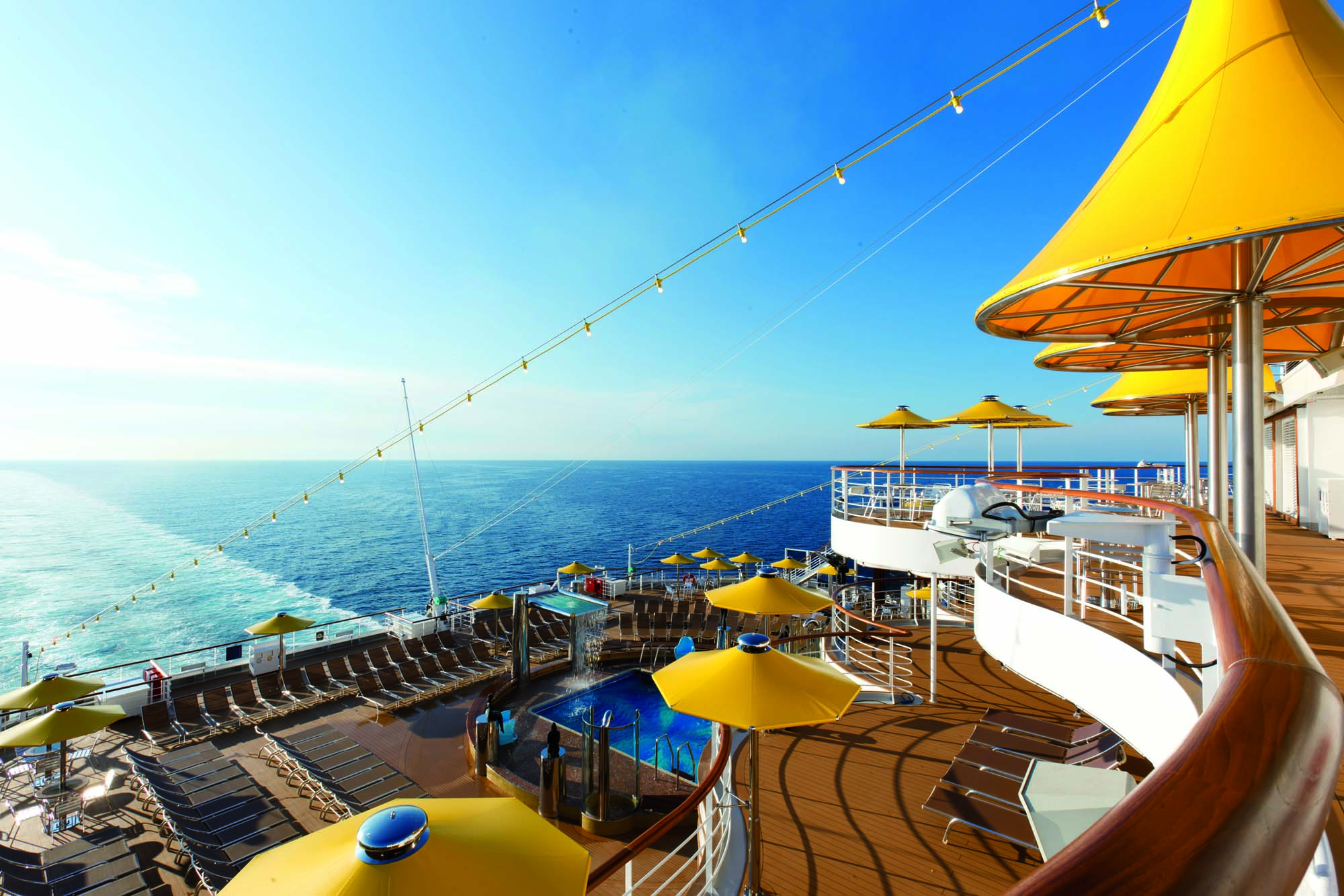Pooldækket på Costa Favolosa