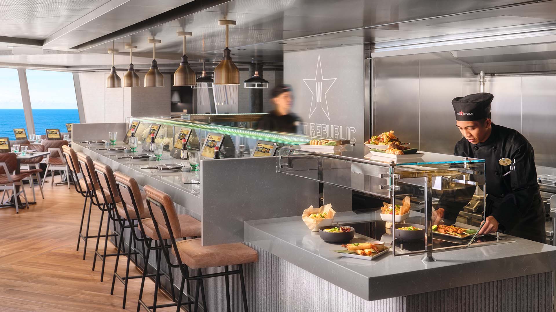 Food Republic er en specialrestaurant om bord på Norwegian Viva, som byder på en spændende blanding af asiatiske og latinamerikanske smagsoplevelser i en moderne delevenlig stil.