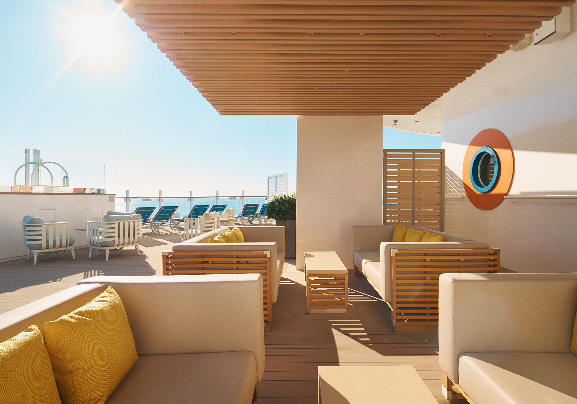 Udendørs Infinity bar på Costa Toscana