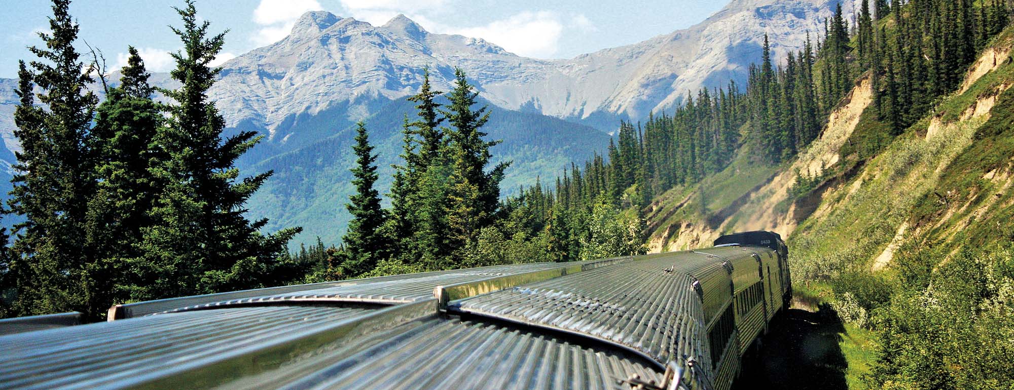 Oplev det ikoniske Rocky Mountains-landskab på din togrejse til Canada.