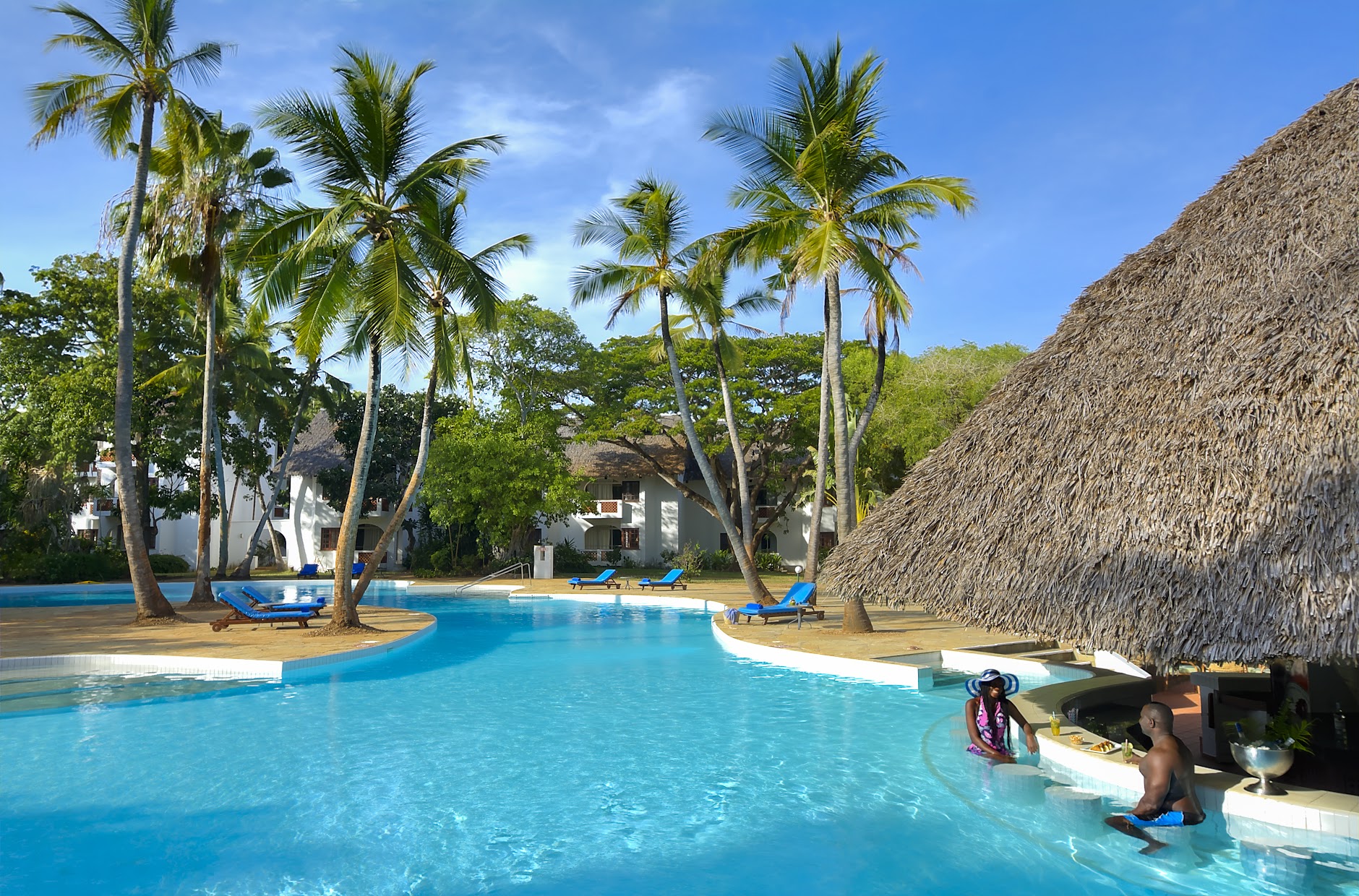 Der er hele 4 pools på hotellet - så I har rig mulighed for at læne jer tilbage og slappe af ved vandkanten