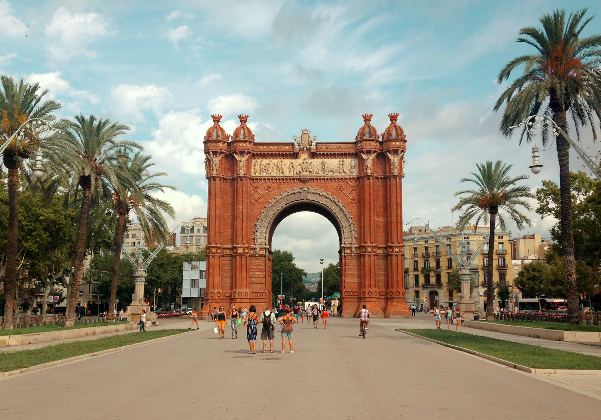 Udforsk Barcelona med fantastisk arkitektur og palmeklædte alléer