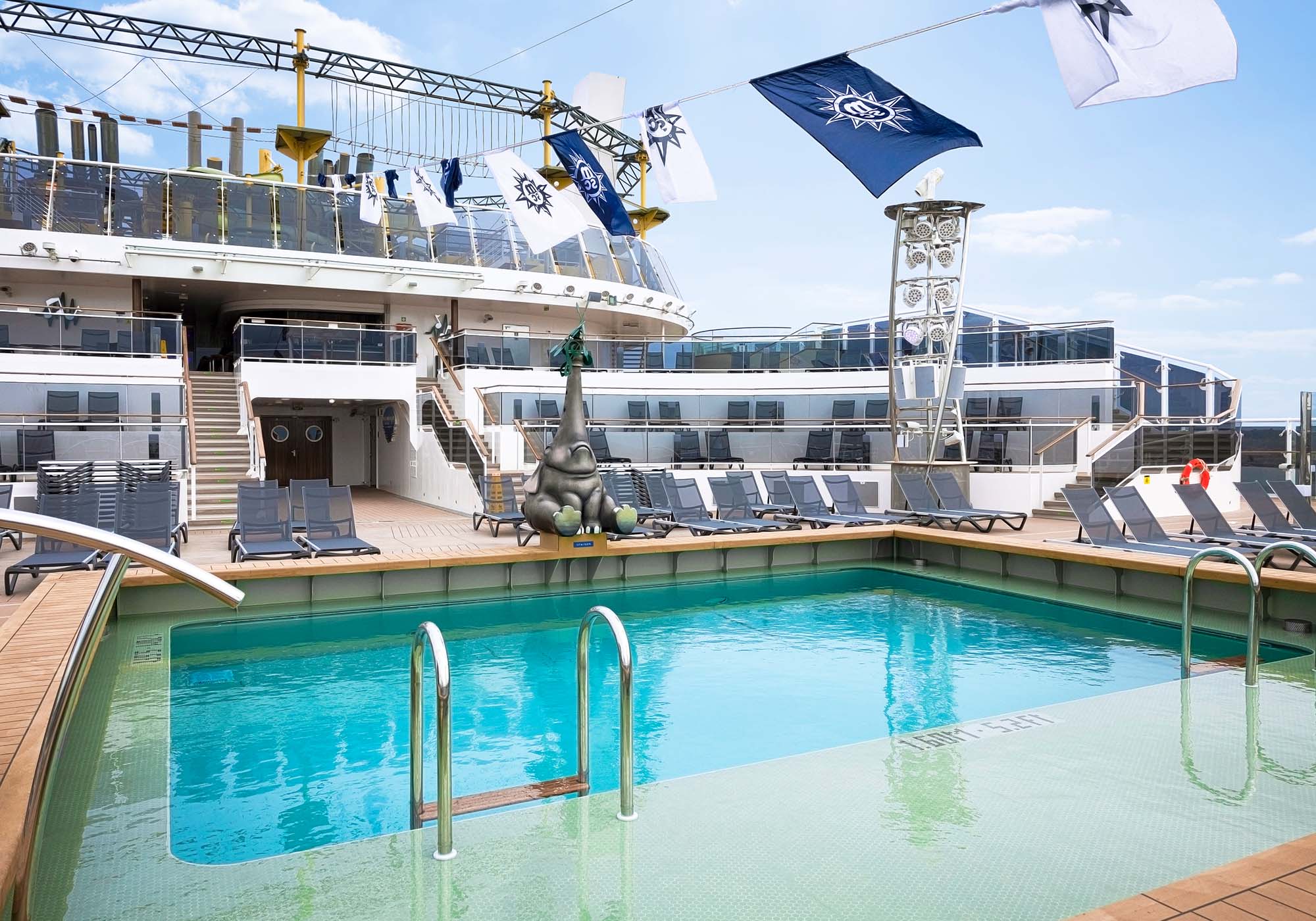 Poolområde på MSC Euribia