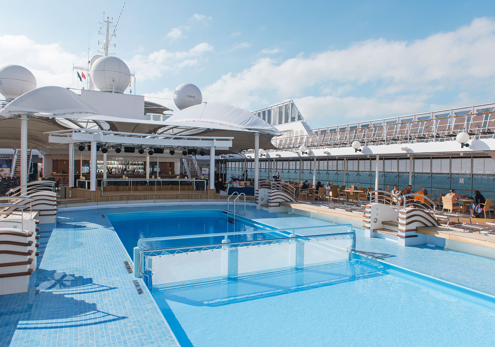 Poolområde på MSC Lirica