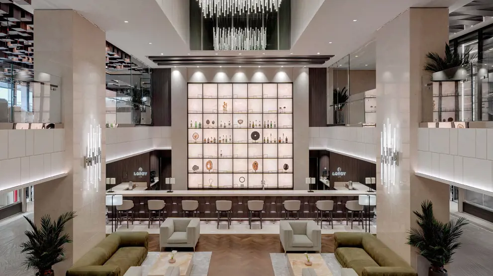 Tag en velfortjent pause i Lobby Bar med en aperitif eller en festlig cocktail