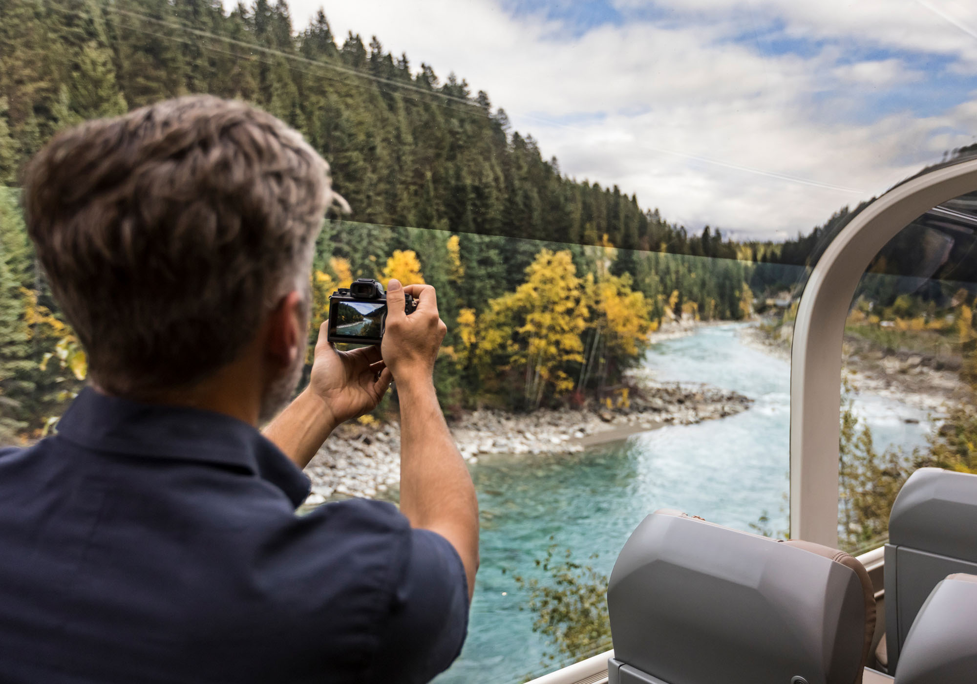Rocky Mountaineer fra Jasper (Rocky Mountains) til Vancouver (Stillehavet)
