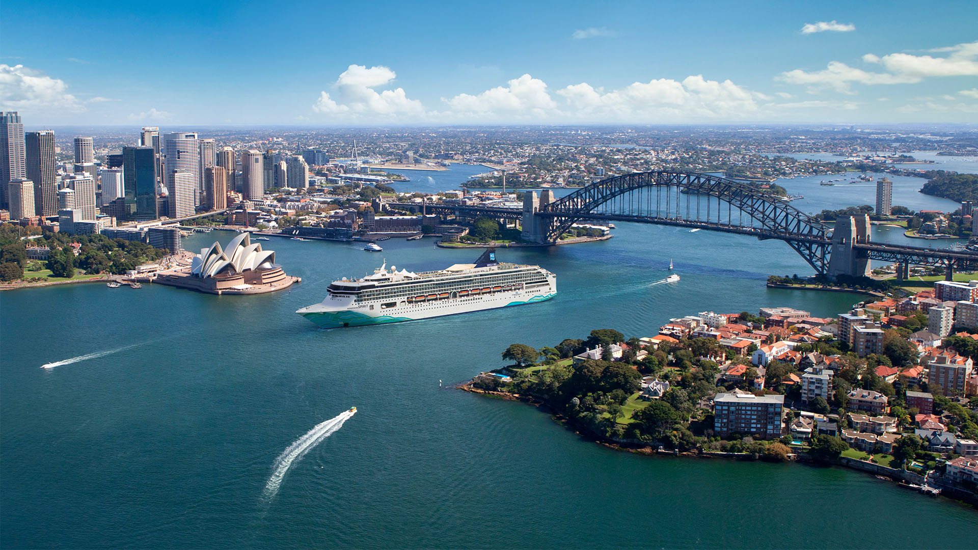 Norwegian Spirit i Sydney med det verdensberømte operahus
