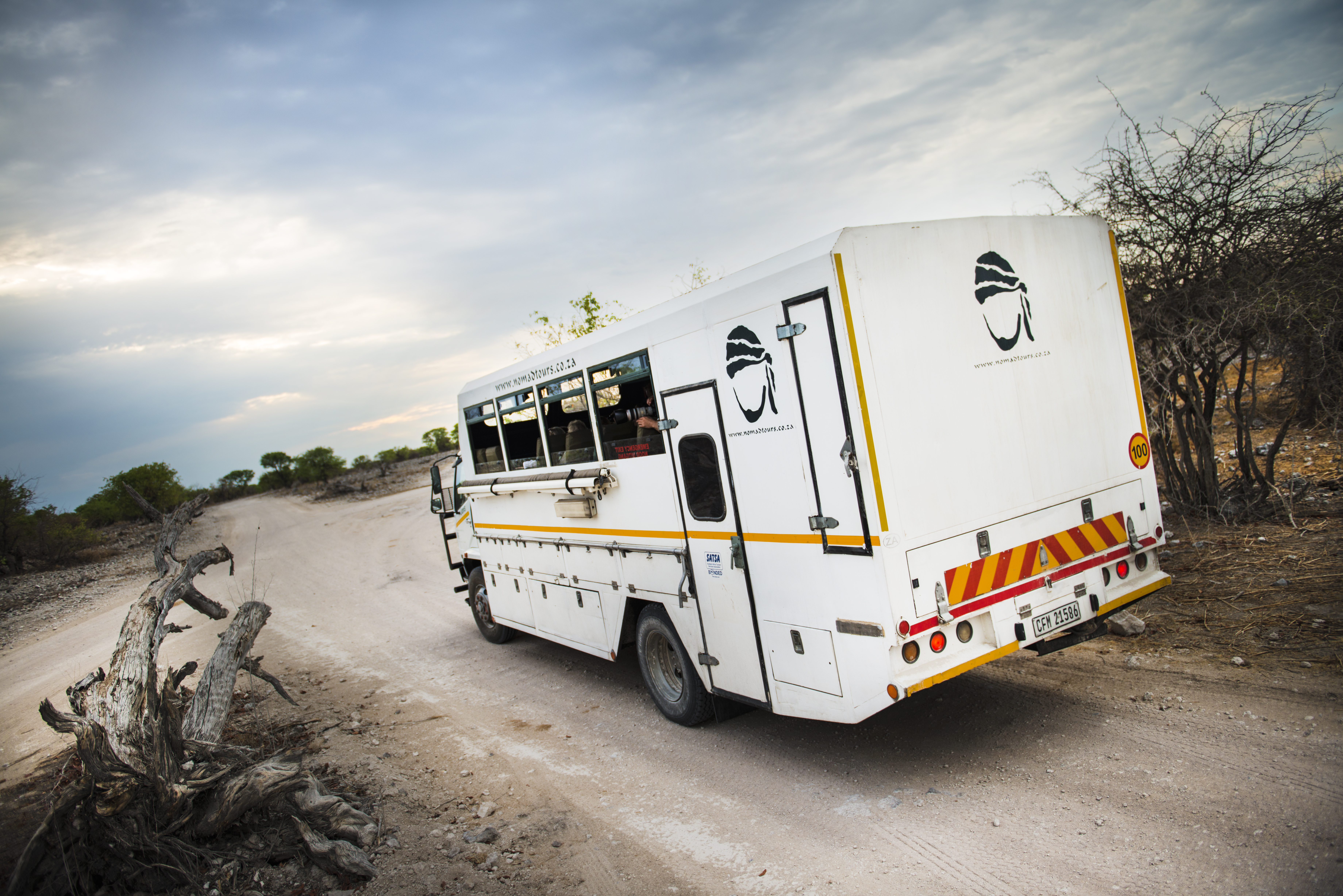 Bliv transporteret rund i Nomads komfortable overland truck