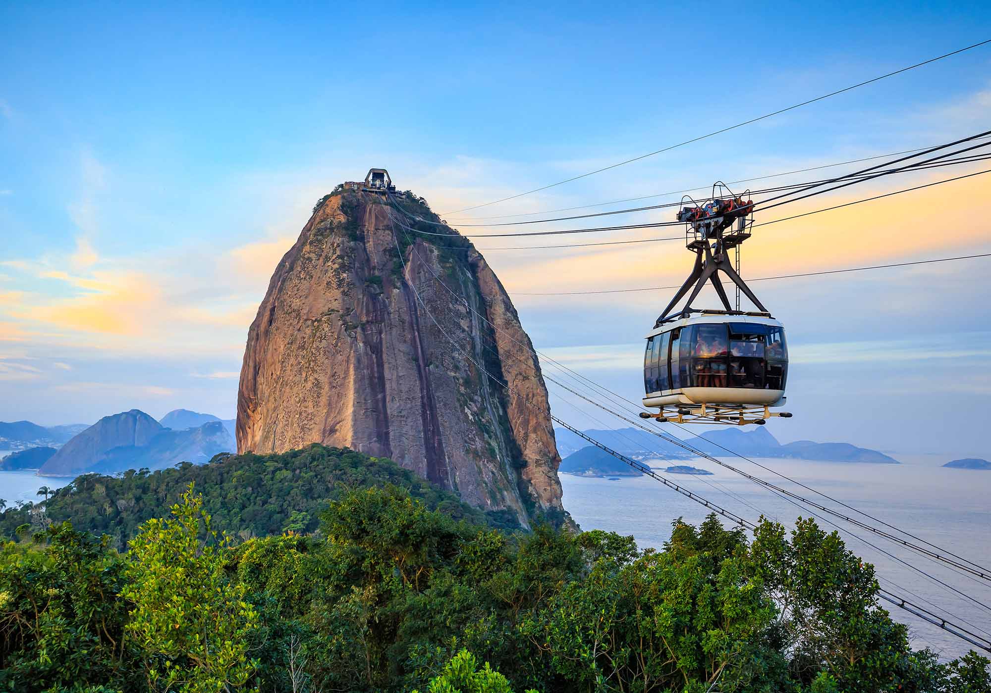 Den imponerende granitformation Sukkertoppen (Sugarloaf Mountain) i Rio de Janeiro