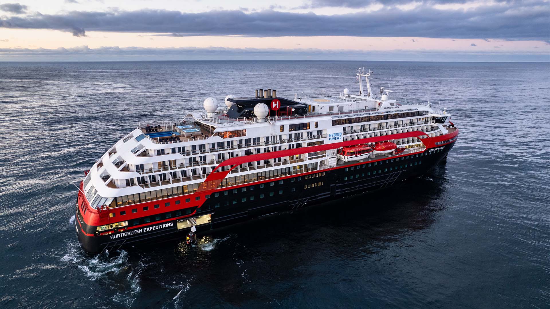 Tag på ekspeditionskrydstogt med HX Hurtigruten Expeditions