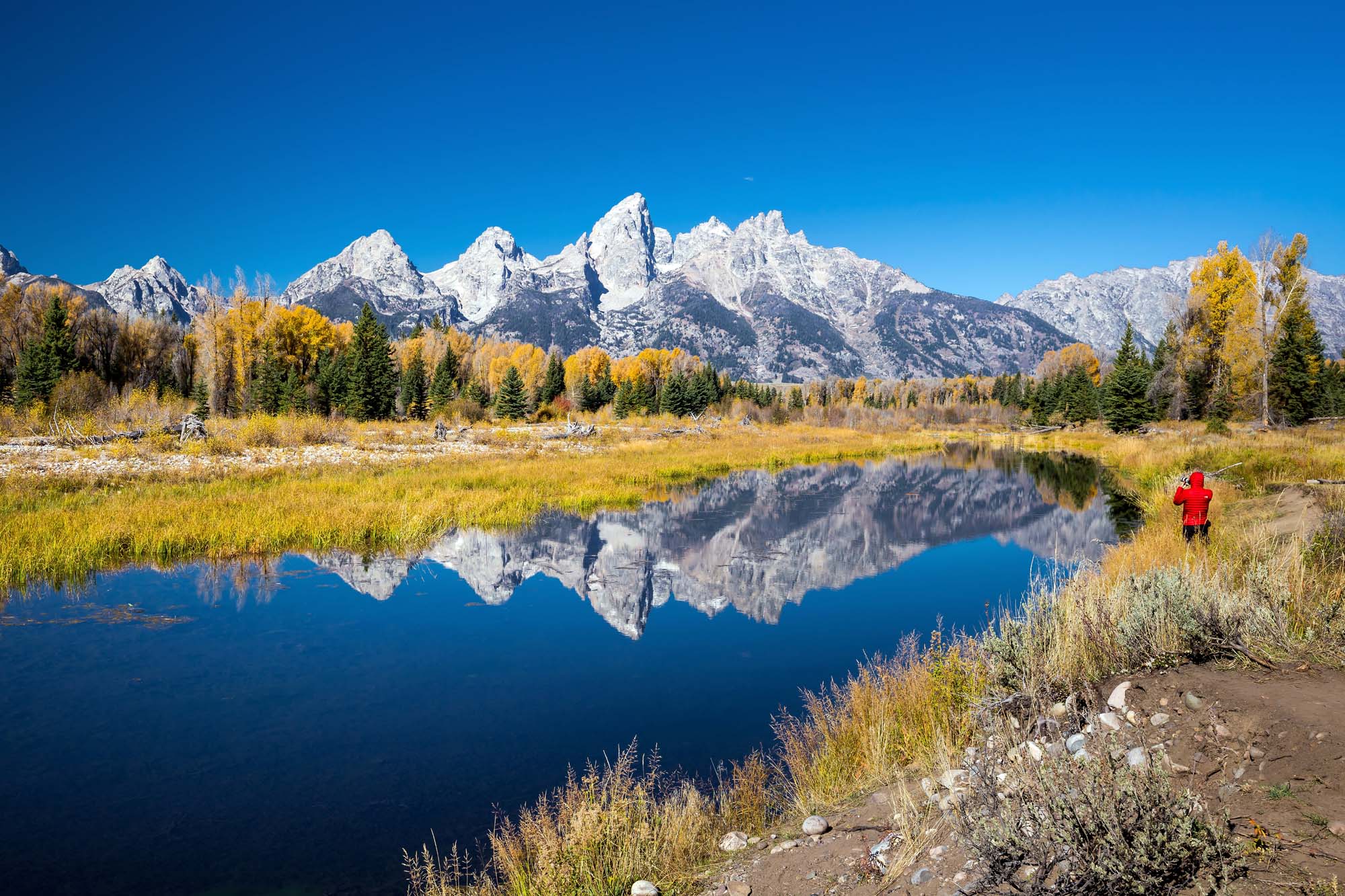 usa-wyoming-grand-teton-np-in-autumn-shutterstock-325974377