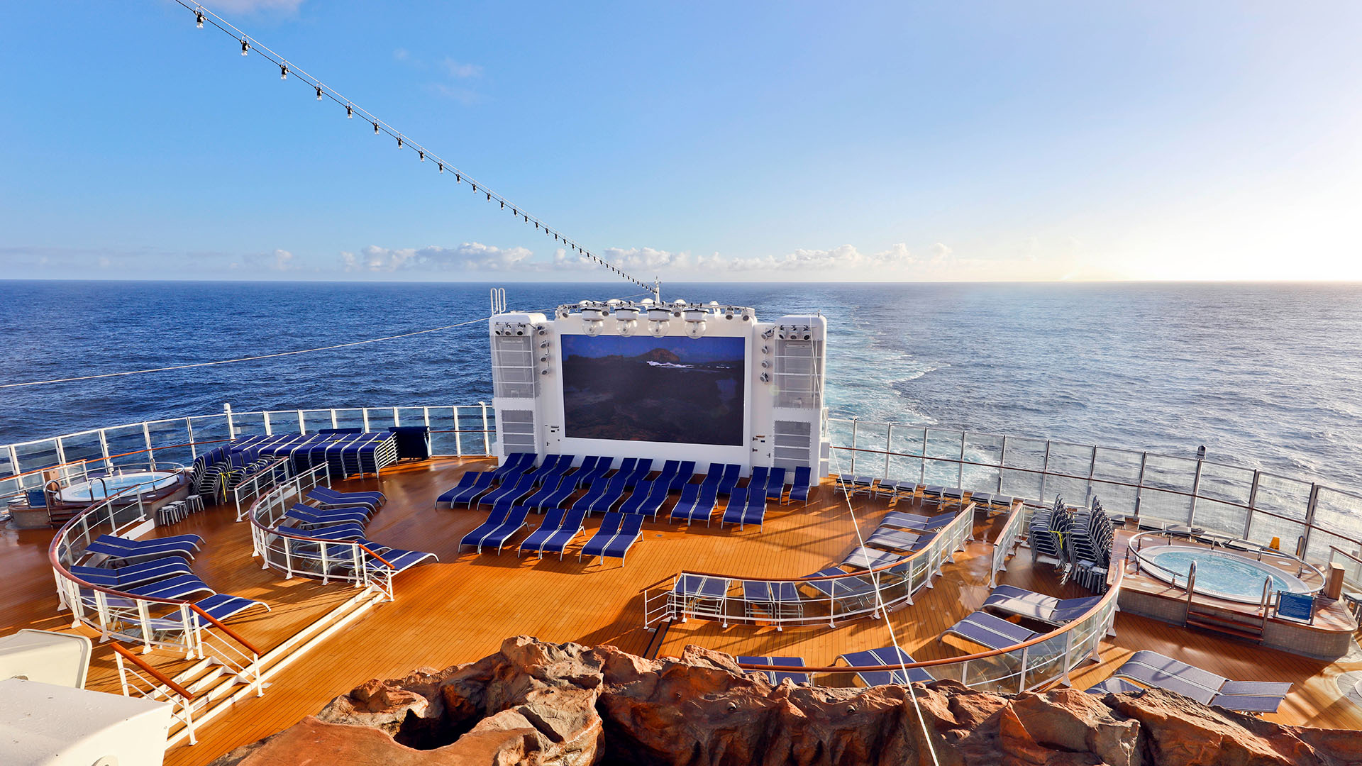 Spice H2O loungeområde for voksne med udendørsskærm