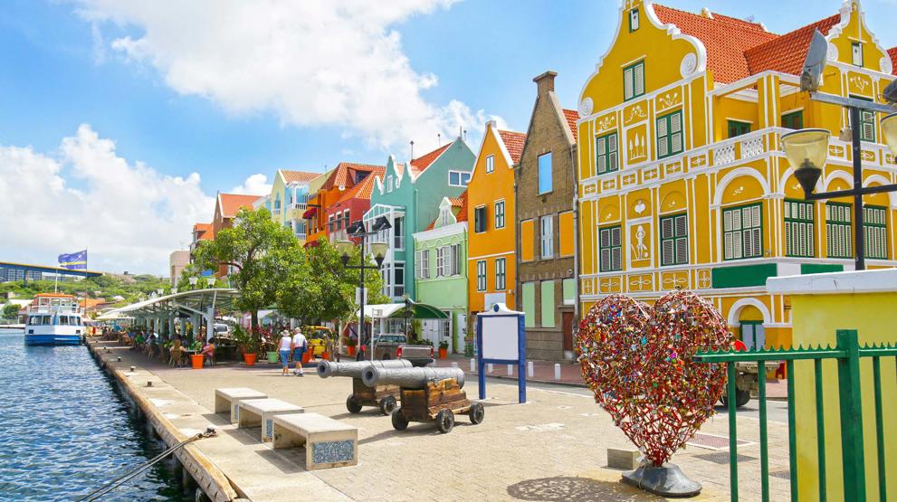 Se de farverige huse på Curacao