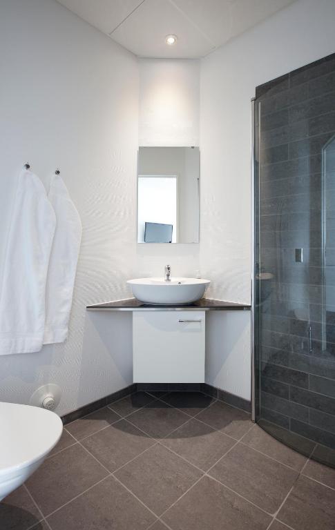 Toilet, Double room, 62N Hotel