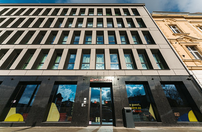 53337433028 4F5e4a7895 W